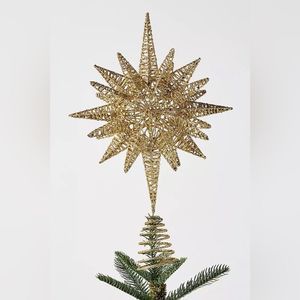 Gold Glitter Wire 3D Star Treetop, 16.5″
